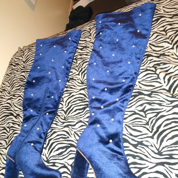 Thigh high boots - Picture 7 of 8